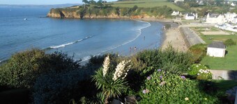 Apartment with garden and amazing view of the bay - Direct access to the beach