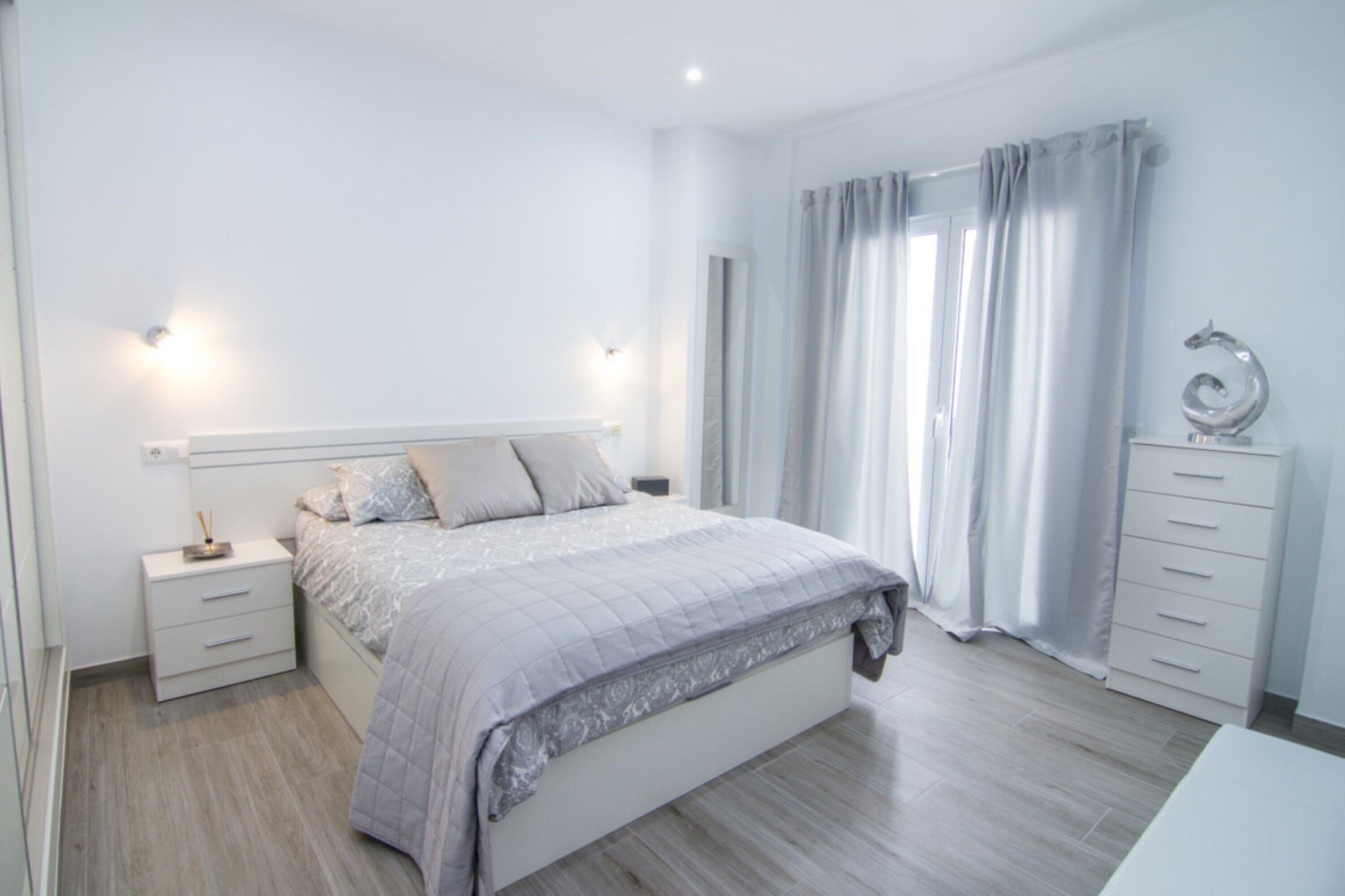 3 slaapkamers, een strijkplank/strijkijzer, wifi, beddengoed