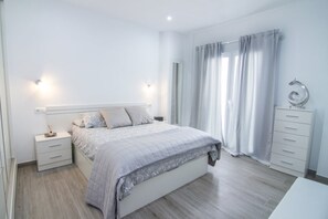 3 chambres, fer et planche à repasser, Wi-Fi, draps fournis