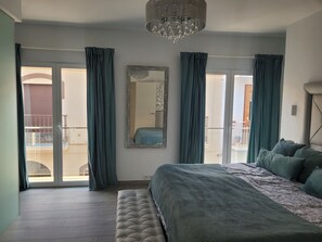 3 bedrooms, in-room safe, iron/ironing board, travel cot