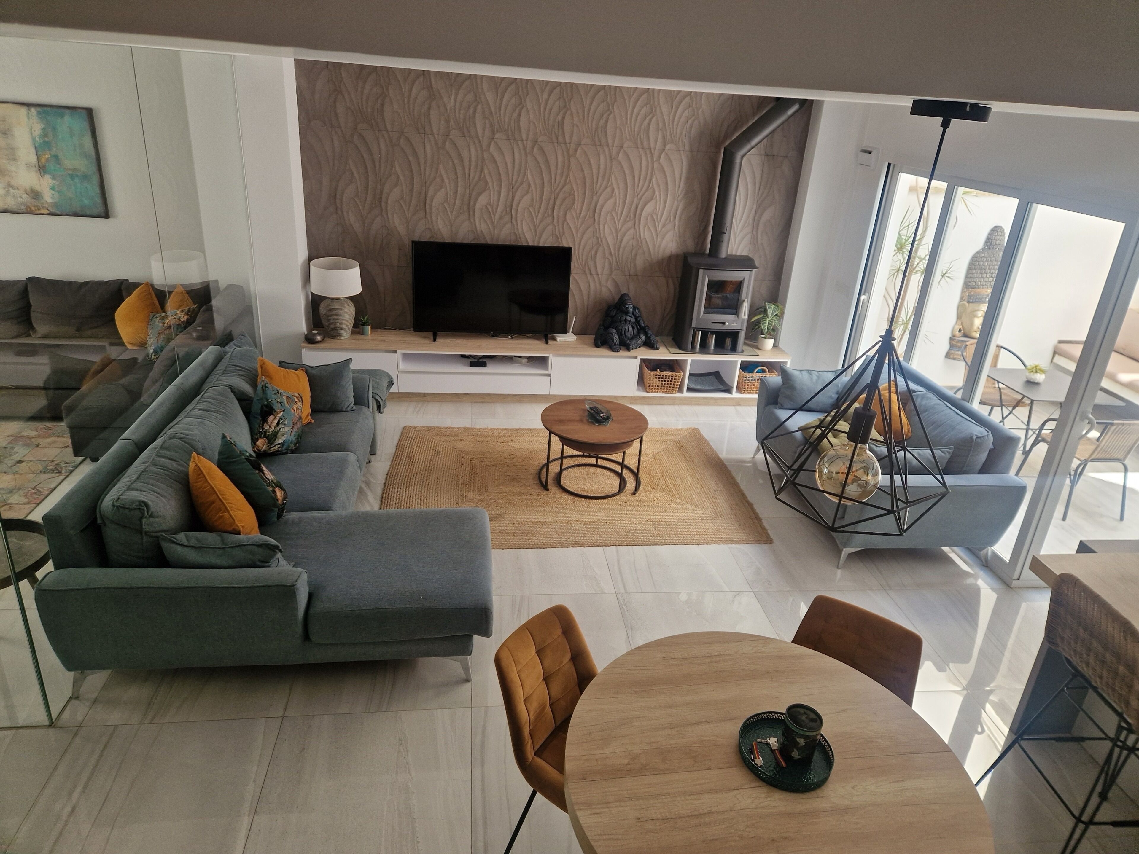 TV, fireplace, books, stereo