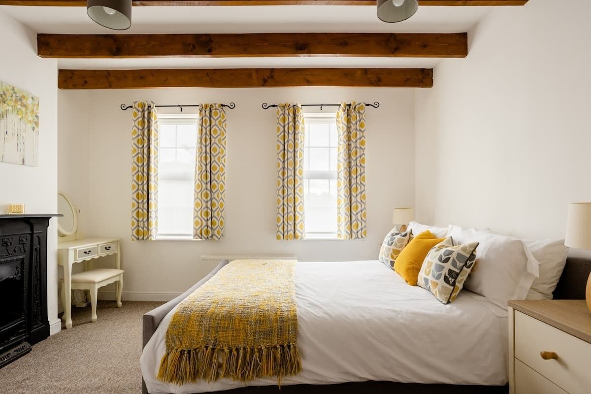 3 bedrooms, in-room safe, desk, iron/ironing board