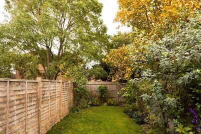 Charming 3BR Victorian Cottage in the historic town of Colnbrook, Berkshire
