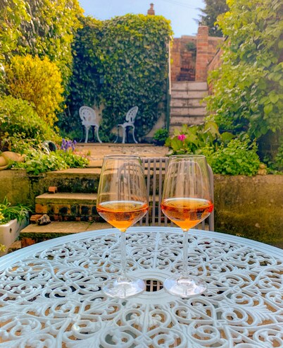 Fisherman's Cottage Old Town Scarborough woodburner, private parking, enc garden