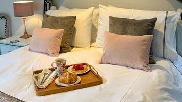 3 bedrooms, desk, blackout drapes, iron/ironing board