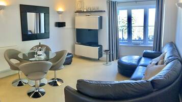 Smart TV, DVD player, books, stereo