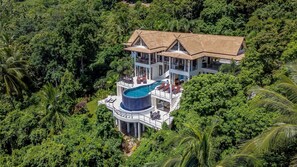 A large, modern house with a swimming pool surrounded by lush greenery. - Villa Maphraaw - Self Isolation Promo (Mae nam)