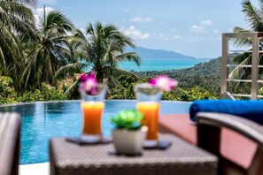 Outdoor pool, an infinity pool - Villa Maphraaw - Self Isolation Promo (Mae nam)