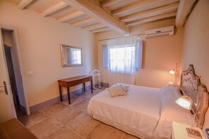 4 habitaciones, tabla de planchar con plancha y wifi gratis 