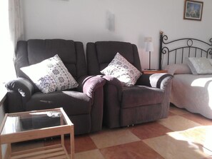 1 bedroom, in-room safe, iron/ironing board, free WiFi