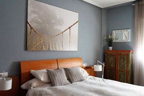 3 chambres, fer et planche à repasser, Wi-Fi, draps fournis