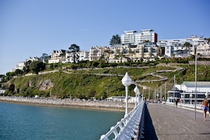 Unclassified image, 5 of 13, button - Harbour View, Luxury 5 star Apartment, Stunning Views, Location Free Parking (Torquay)