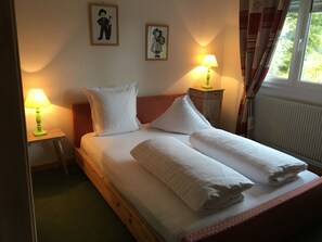 8 bedrooms, iron/ironing board, free WiFi, bed sheets