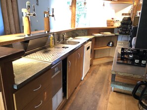 Frigorífico, microondas, horno y placa de cocina