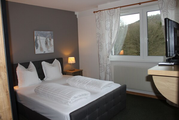 8 bedrooms, iron/ironing board, free WiFi, bed sheets