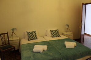 4 bedrooms, iron/ironing board, WiFi, bed sheets - APARTMENT SANTA LUZIA (Bragança)
