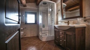 Dusche, Whirlpool, Haartrockner, Bidet