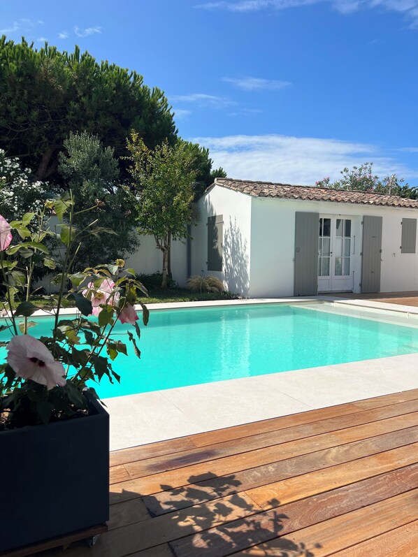 Ulkouima-allas, lämmitetty uima-allas