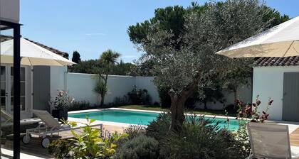 HOUSE 4 Stars, RĂ©'s style, with pool