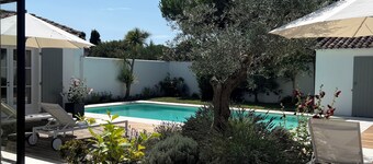HOUSE 4 Stars, Ré's style, with pool