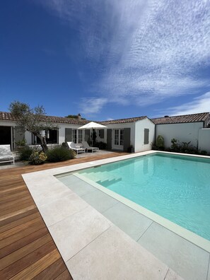 Outdoor pool, a heated pool