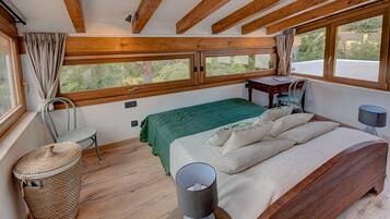 3 bedrooms, iron/ironing board, travel cot, WiFi