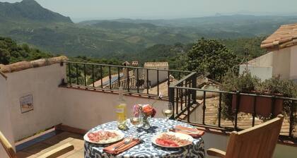 Charming House With Spectacular Open Views and Free Wifi, close to all amenities