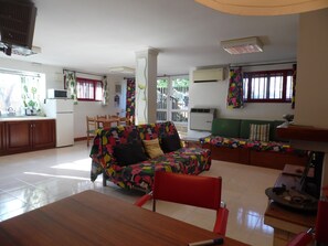 TV, fireplace, books - Bivio Pratole: A CHARMING DETACHED HOUSE NOT FAR FROM THE BEACH (Bivio Pratole)