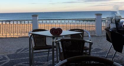 Secluded Lovely 2 Bedroom Ground Floor Apartment with WiFI Pool and Garden