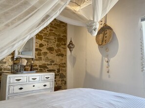 2 bedrooms, iron/ironing board, WiFi, bed sheets - Chill out and relax in true Portuguese style  (Santa Barbara de Nexe)