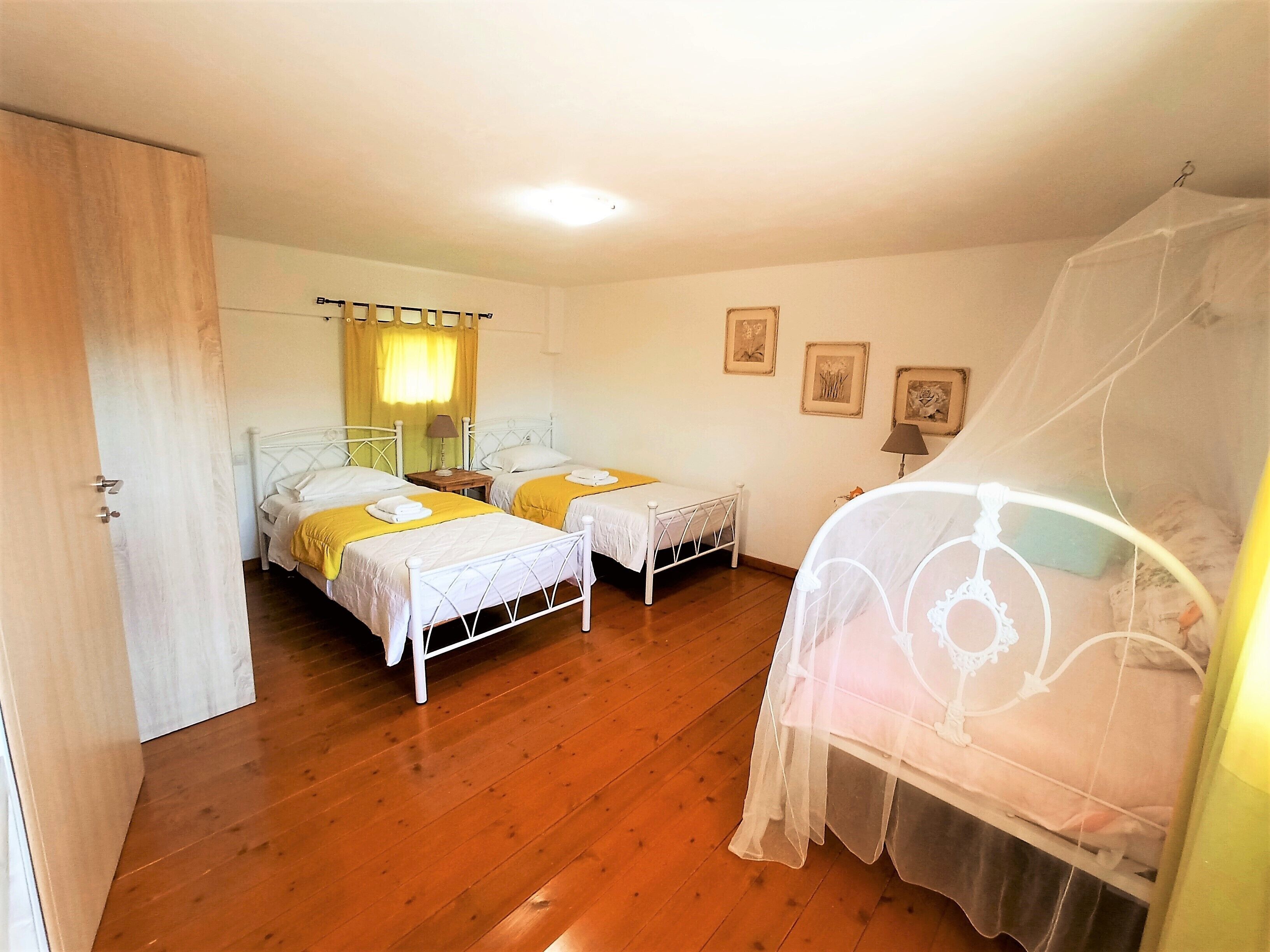 2 dormitorios, tabla de planchar con plancha, wifi gratis y ropa de cama