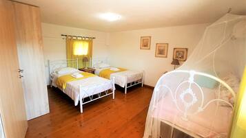 2 dormitorios, tabla de planchar con plancha, wifi gratis y ropa de cama