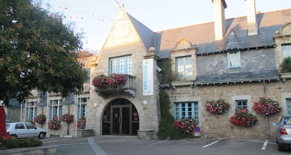 Pretty Breton Cottage recently refurbished 2 bedrooms central to all amenities