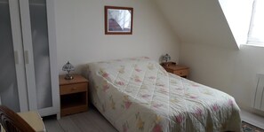 2 slaapkamers, een strijkplank/strijkijzer, wifi