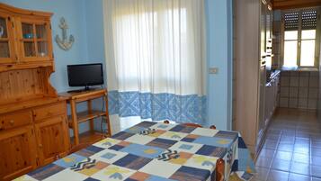 3 chambres, fer et planche Ă repasser