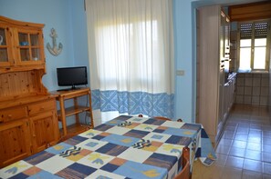 3 bedrooms, iron/ironing board