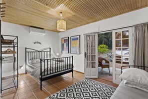 4 chambres, fer et planche à repasser, accès au Wi-Fi (inclus)