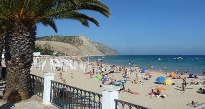 Belle villa avec piscine, endroit calme donnant directement sur la mer
