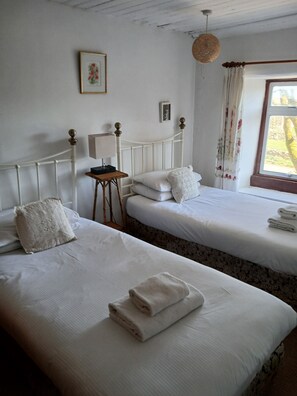 2 bedrooms, iron/ironing board, free WiFi - Traditional Dales Cottage With Stunning Views (Marrick)