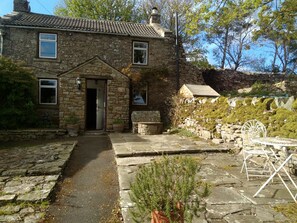 Outdoor dining - Traditional Dales Cottage With Stunning Views (Marrick)