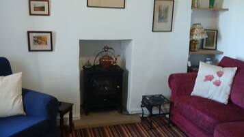 Een smart-tv en boeken