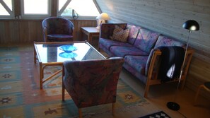 Een televisie, een dvd-speler en een stereo