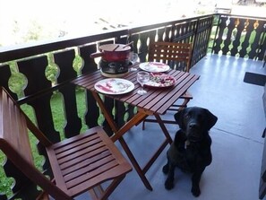 تناول الطعام بالخارج