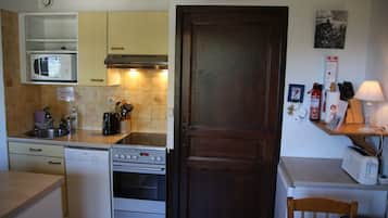 冰箱、微波炉、烤箱、炉灶