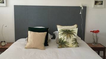 Iron/ironing board, travel crib, WiFi, bed sheets