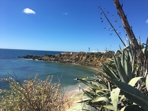 Beach nearby, sun loungers, beach towels