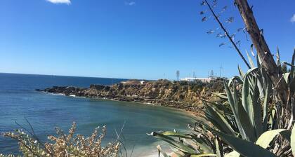 Comfortable, sunny & cozy near the beach and close to Lisbon