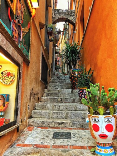 Naumachie Luxury Suite | Sea View & Heart of Taormina - 3rd Floor Historic Villa