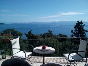 Property grounds - Seaview Apartment  (CORFU)