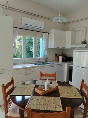 Fridge, microwave, oven, coffee/tea maker